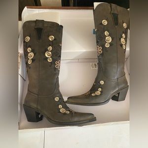 Women’s fashion boots